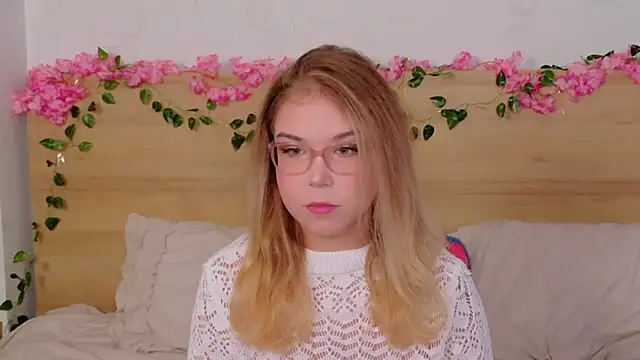 Lilith Bonheur online show from 10-24-25, 09:25