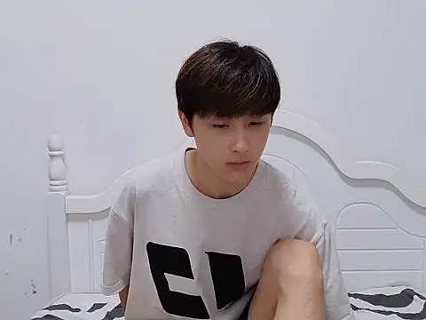Snapshot of xiaoyi2563 chatting on 09-15-25, 12:38 xiaoyi2563 online show from 09-15-25, 12:38