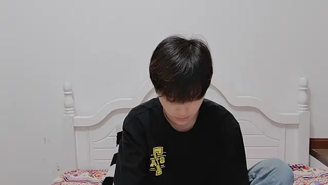 Snapshot of xiaoyi2563 chatting on 10-23-25, 01:21 xiaoyi2563 online show from 10-23-25, 01:21
