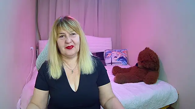 Snapshot of EmmaEllison chatting on 02-17-26, 07:16 EmmaEllison online show from 02-17-26, 07:16