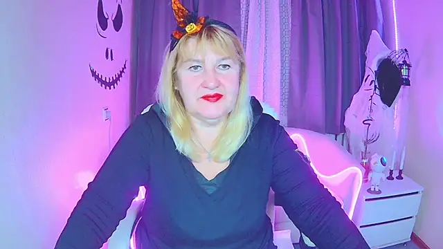 EmmaEllison online show from 10-31-25, 07:05