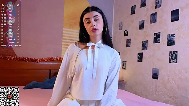 MelanieMooor online show from 12-22-25, 04:29