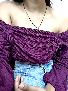 Snapshot of vidhi_00 chatting on 09-15-25, 05:02 vidhi 00 online show from 09-15-25, 05:02