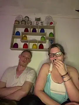 Snapshot of HartUndHerzlichCouple chatting on 10-23-25, 09:02 HartUndHerzlichCouple online show from 10-23-25, 09:02