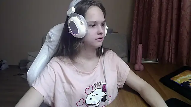 Snapshot of SharybbFace chatting on 10-19-25, 03:15 SharybbFace online show from 10-19-25, 03:15