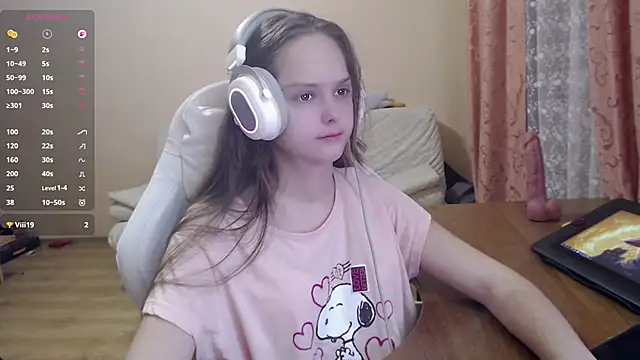 Snapshot of SharybbFace chatting on 10-22-25, 03:44 SharybbFace online show from 10-22-25, 03:44