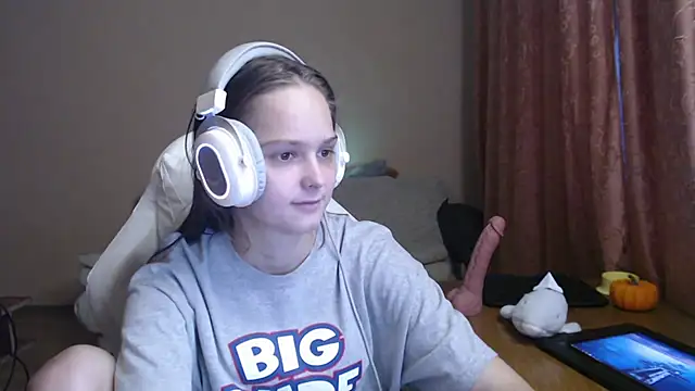 Snapshot of SharybbFace chatting on 10-02-25, 03:04 SharybbFace online show from 10-02-25, 03:04