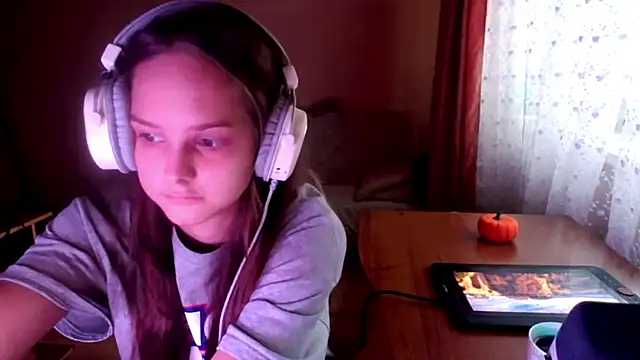 Snapshot of SharybbFace chatting on 09-18-25, 03:15 SharybbFace online show from 09-18-25, 03:15