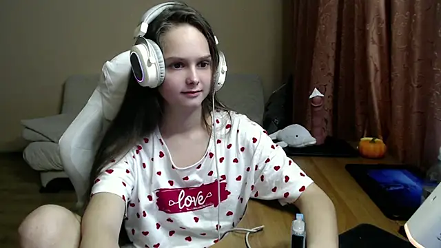 Snapshot of SharybbFace chatting on 10-06-25, 03:24 SharybbFace online show from 10-06-25, 03:24