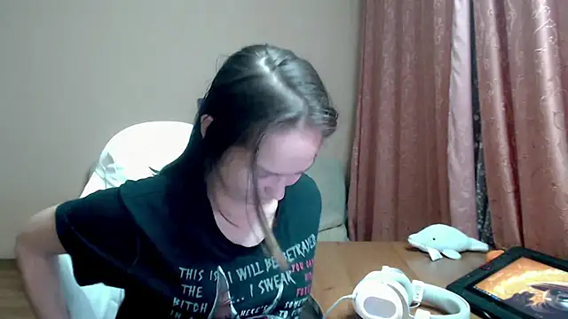 Snapshot of SharybbFace chatting on 10-14-25, 03:23 SharybbFace online show from 10-14-25, 03:23