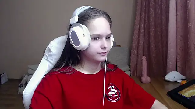 Snapshot of SharybbFace chatting on 10-17-25, 03:36 SharybbFace online show from 10-17-25, 03:36