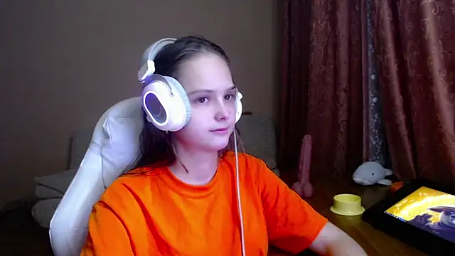 Snapshot of SharybbFace chatting on 10-15-25, 03:09 SharybbFace online show from 10-15-25, 03:09