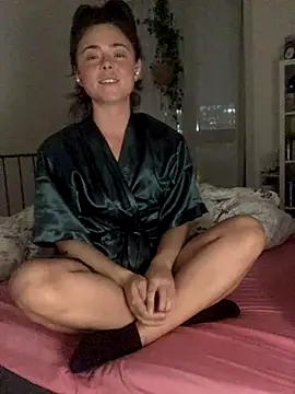 Snapshot of Mia_Winters chatting on 10-24-25, 06:51 Mia Winters online show from 10-24-25, 06:51