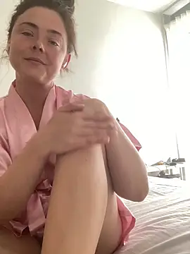 Snapshot of Mia_Winters chatting on 09-27-25, 12:33 Mia Winters online show from 09-27-25, 12:33