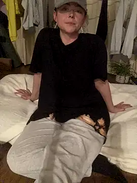 Snapshot of Mia_Winters chatting on 12-14-25, 08:58 Mia Winters online show from 12-14-25, 08:58