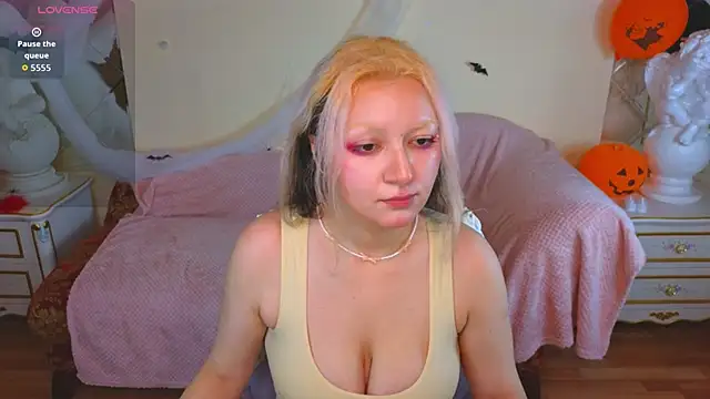 JuicyLullu online show from 10-30-25, 11:41