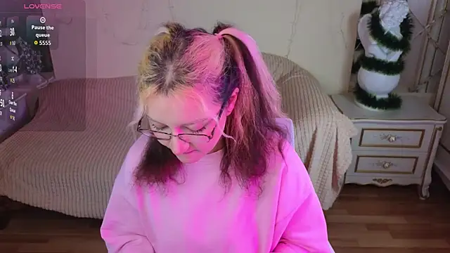 JuicyLullu online show from 12-17-25, 11:37