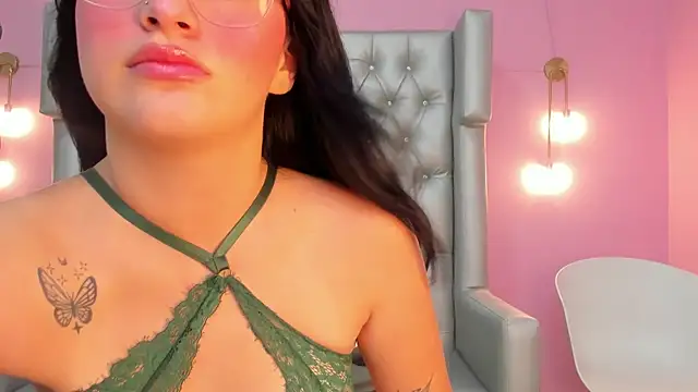 Snapshot of sofi__18_ chatting on 10-16-25, 06:16 sofi 18 online show from 10-16-25, 06:16