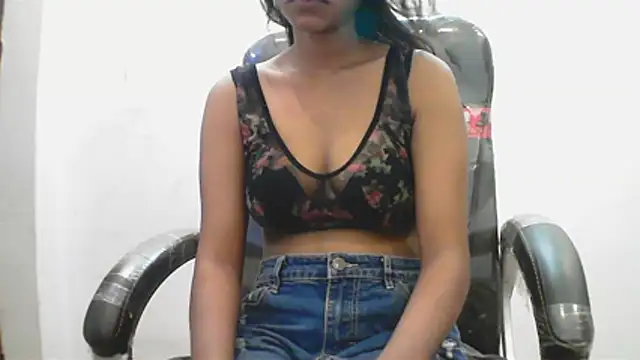 Snapshot of short_girl_ chatting on 05-15-26, 06:22 short girl online show from 05-15-26, 06:22