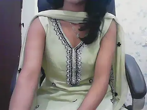 short girl  online show from 03-07-26, 07:15