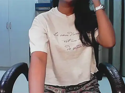 Snapshot of short_girl_ chatting on 10-12-25, 04:41 short girl  online show from 10-12-25, 04:41