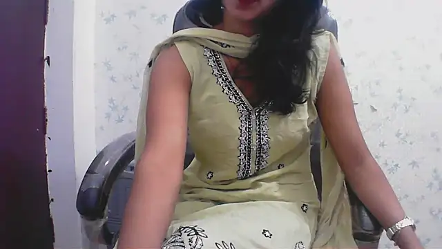 short girl  online show from 04-18-26, 12:02