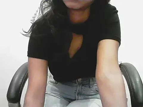 Snapshot of short_girl_ chatting on 05-29-26, 05:30 short girl online show from 05-29-26, 05:30
