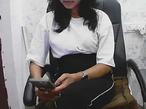 short girl  online show from 02-25-26, 05:57