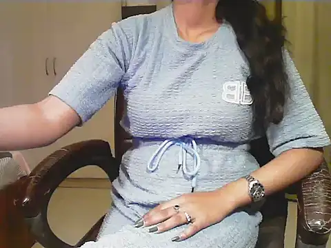 short girl  online show from 01-11-26, 04:47