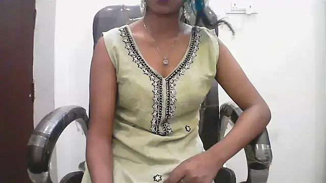 Snapshot of short_girl_ chatting on 05-15-26, 06:28 short girl online show from 05-15-26, 06:28