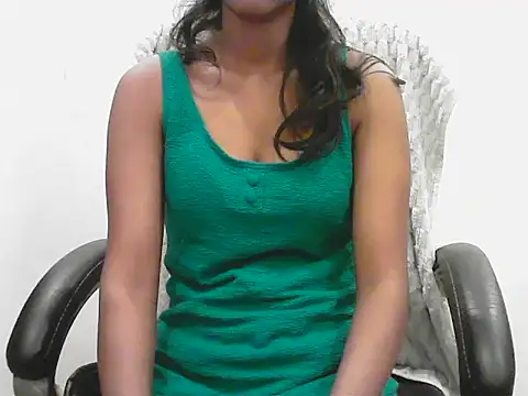 Snapshot of short_girl_ chatting on 05-30-26, 04:45 short girl online show from 05-30-26, 04:45
