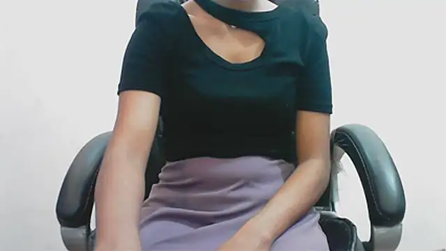 Snapshot of short_girl_ chatting on 05-19-26, 05:09 short girl online show from 05-19-26, 05:09