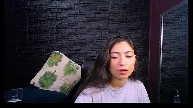 Snapshot of Lizzie_Collin chatting on 10-18-25, 01:46 Lizzie Collin online show from 10-18-25, 01:46