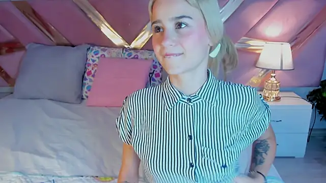 ChloeLaurentt online show from 12-22-25, 01:22