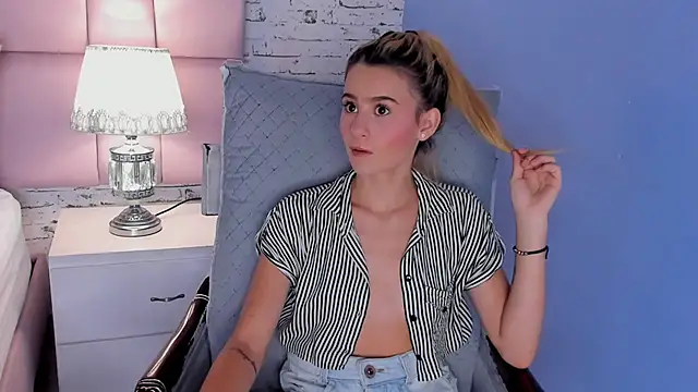 Snapshot of ChloeLaurentt chatting on 10-15-25, 04:22 ChloeLaurentt online show from 10-15-25, 04:22