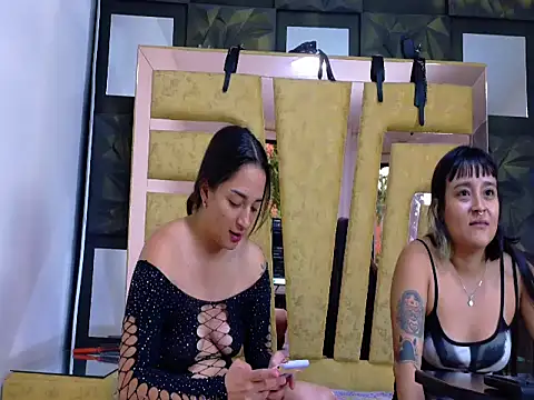 Snapshot of CailinANDrouse chatting on 10-01-25, 11:36 CailinANDrouse online show from 10-01-25, 11:36