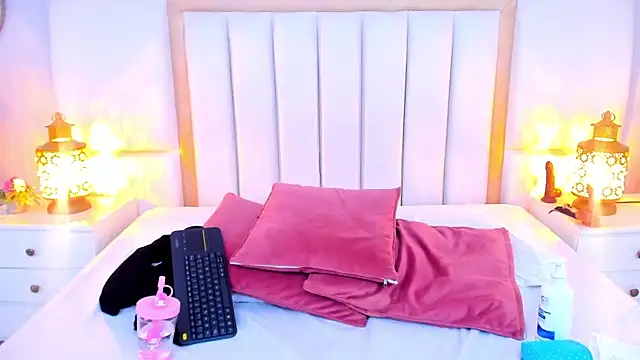 LaylaaDoll online show from 06-11-26, 12:32