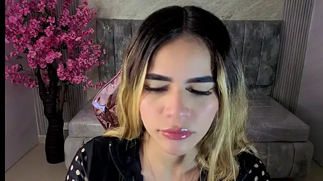 lilith4 s online show from 10-29-25, 03:16