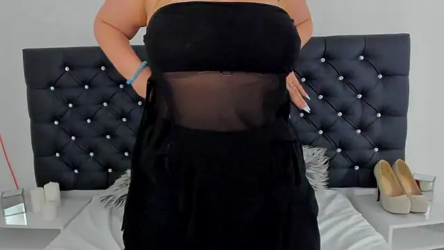 Snapshot of LunaWetPussy chatting on 05-14-26, 04:04 LunaWetPussy online show from 05-14-26, 04:04