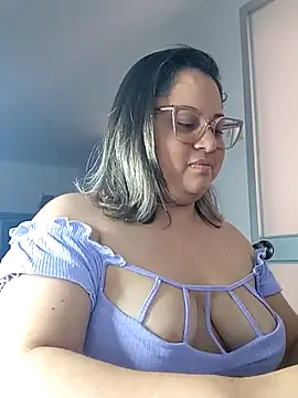 Snapshot of Chiki_hot92 chatting on 10-16-25, 08:28 Chiki hot92 online show from 10-16-25, 08:28