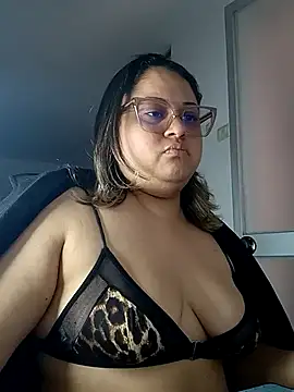 Snapshot of Chiki_hot92 chatting on 10-15-25, 07:11 Chiki hot92 online show from 10-15-25, 07:11