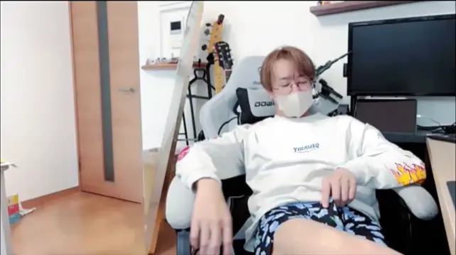 Snapshot of haruchin_oO chatting on 10-14-25, 02:01 haruchin oO online show from 10-14-25, 02:01