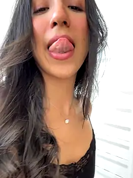 MaddyX   online show from 12-18-25, 08:34