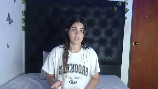 Snapshot of isabel_09 chatting on 05-07-26, 06:22 isabel 09 online show from 05-07-26, 06:22