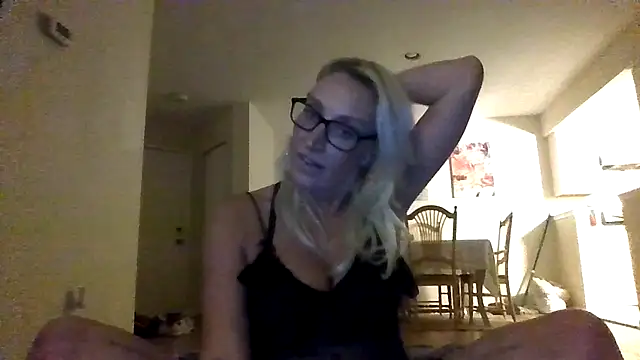 Snapshot of JemTastic chatting on 10-06-25, 06:47 JemTastic online show from 10-06-25, 06:47