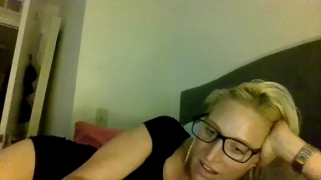 Snapshot of JemTastic chatting on 09-18-25, 01:30 JemTastic online show from 09-18-25, 01:30