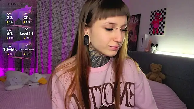 Snapshot of LilithPoison chatting on 11-19-25, 06:08 LilithPoison online show from 11-19-25, 06:08