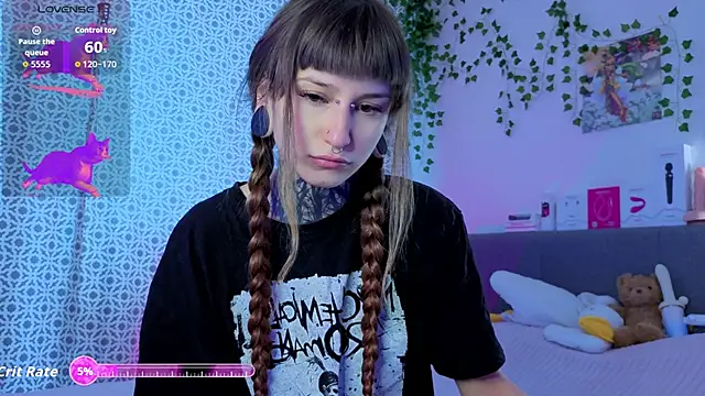 Snapshot of LilithPoison chatting on 06-07-26, 06:02 LilithPoison online show from 06-07-26, 06:02