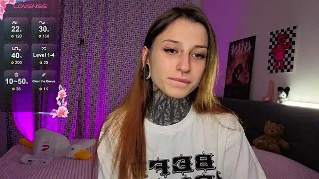 Snapshot of LilithPoison chatting on 10-15-25, 06:16 LilithPoison online show from 10-15-25, 06:16