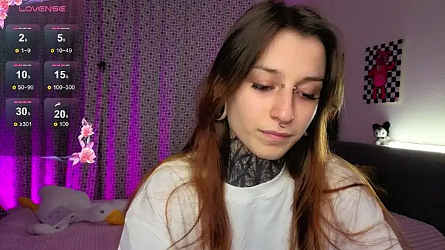 Snapshot of LilithPoison chatting on 10-19-25, 06:10 LilithPoison online show from 10-19-25, 06:10